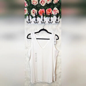 Denver Hayes Women's Semi Fitted V-Neck Tank